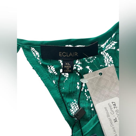 Eclair Emerald Green Keyhole Holiday Top with Lace - Size XL - Picture 4 of 4